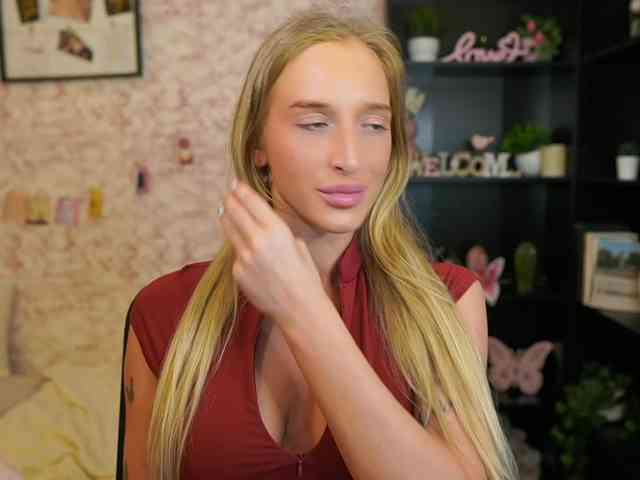 NicoletteShea01 webcam