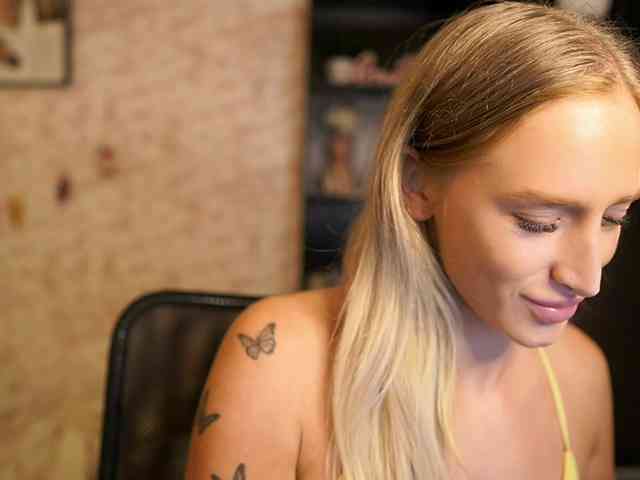 NicoletteShea01 webcam