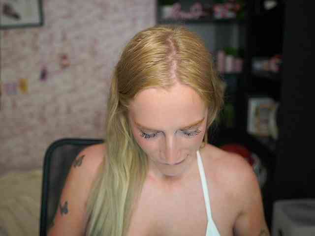 NicoletteShea01 webcam