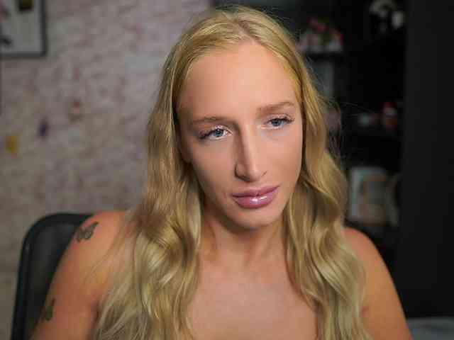 NicoletteShea01 webcam