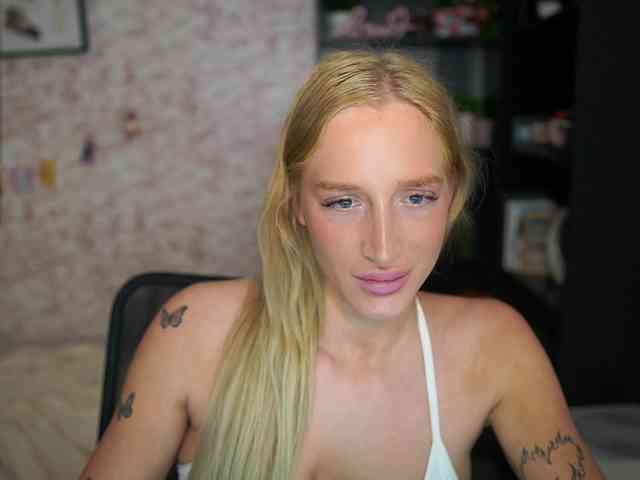 NicoletteShea01 webcam