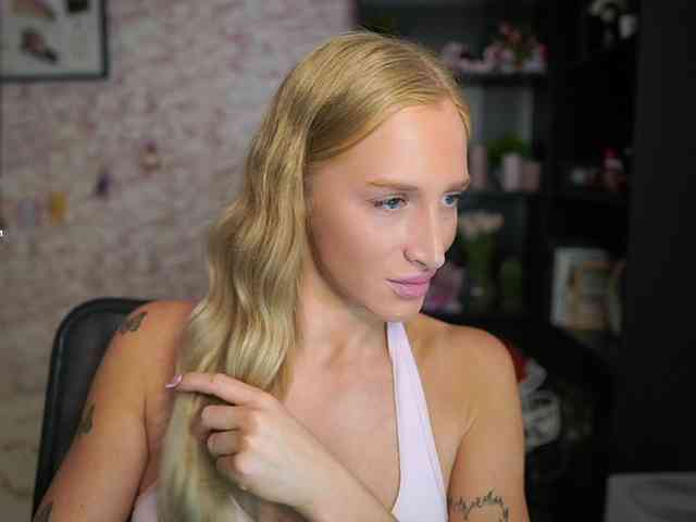 NicoletteShea01 webcam