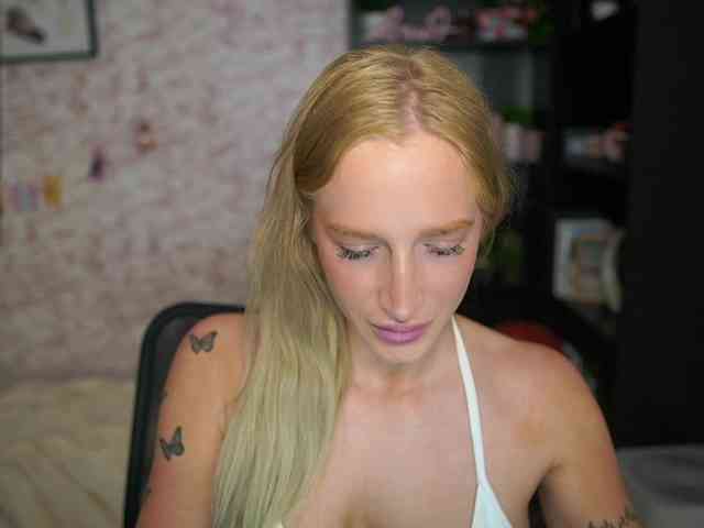 NicoletteShea01 webcam