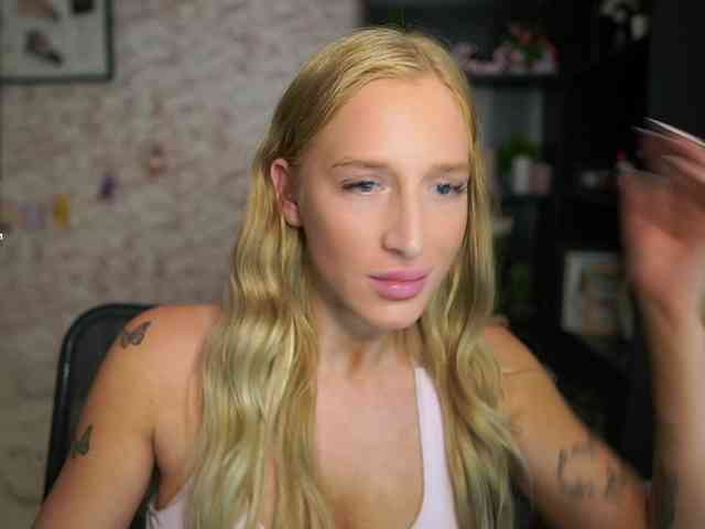 NicoletteShea01 webcam