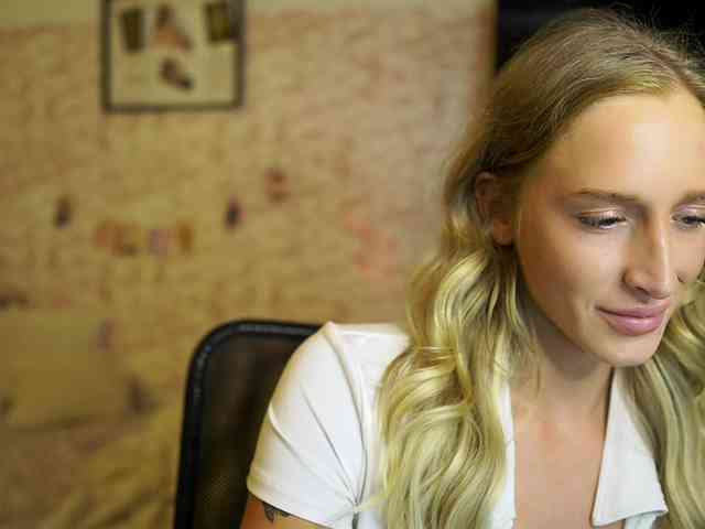 NicoletteShea01 webcam