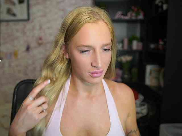 NicoletteShea01 webcam