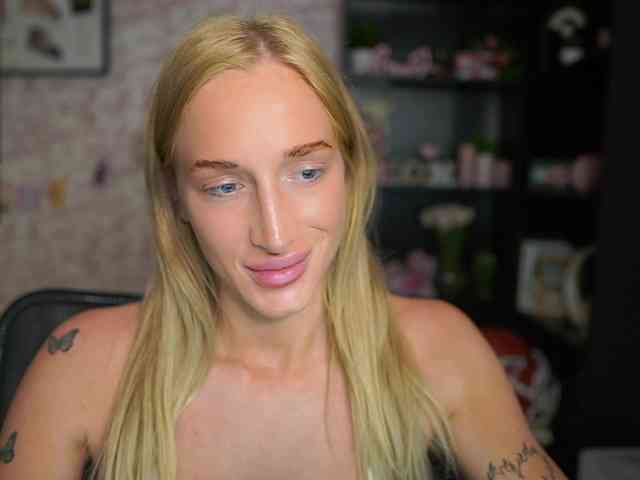 NicoletteShea01 webcam