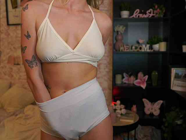 NicoletteShea01 webcam
