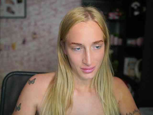 NicoletteShea01 webcam