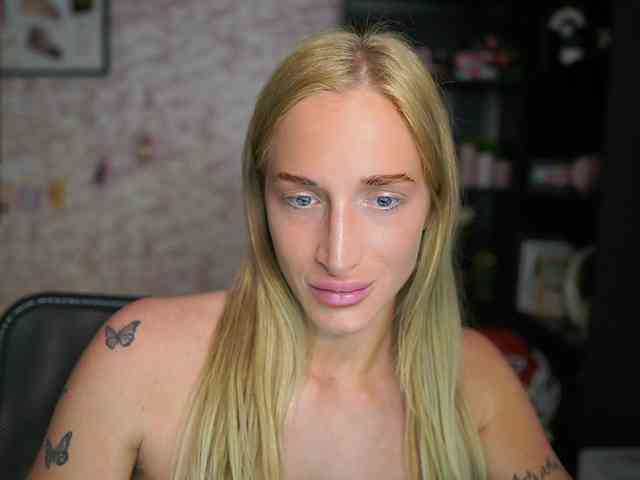 NicoletteShea01 webcam