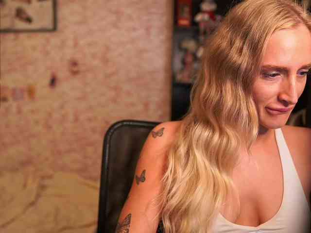 NicoletteShea01 webcam