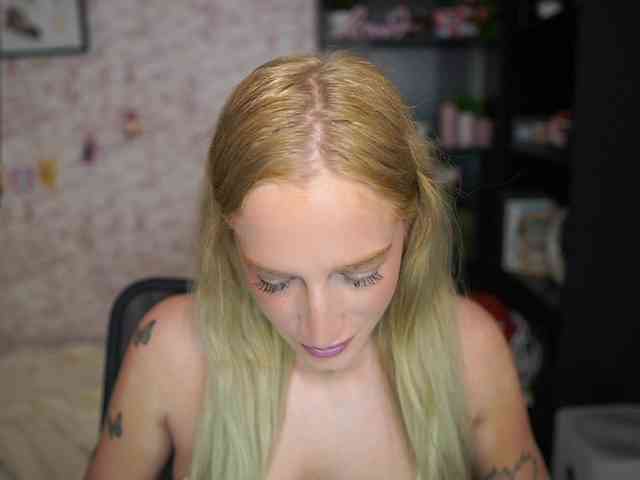 NicoletteShea01 webcam