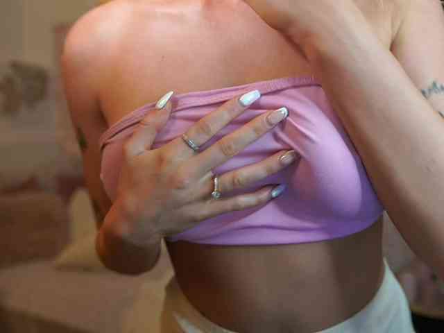 NicoletteShea01 webcam