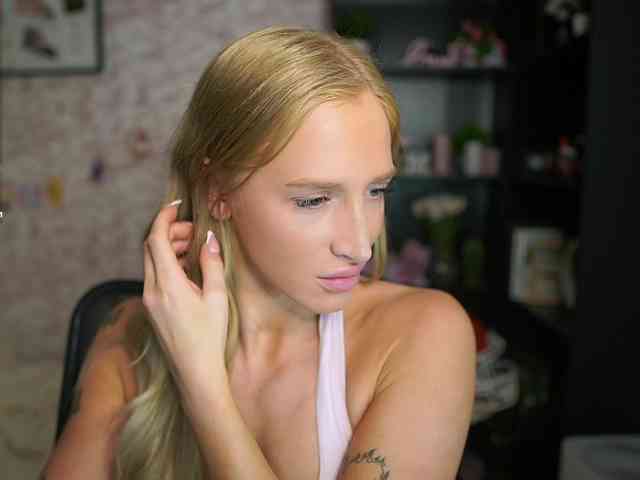 NicoletteShea01 webcam