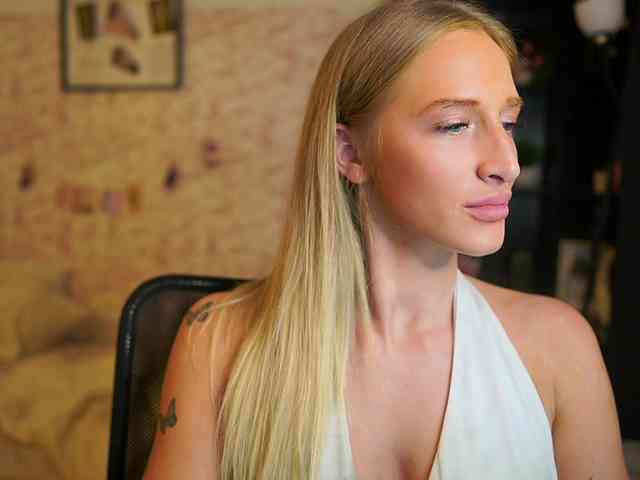 NicoletteShea01 webcam