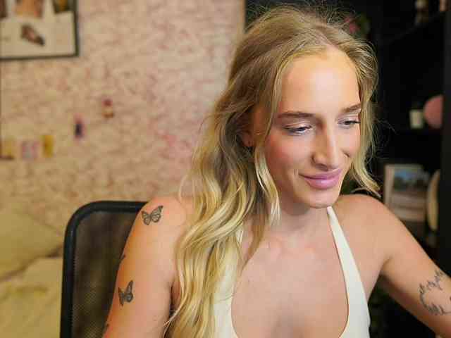 NicoletteShea01 webcam