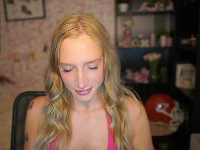 NicoletteShea01 webcam