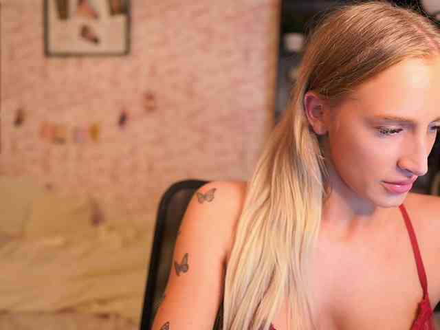 NicoletteShea01 webcam