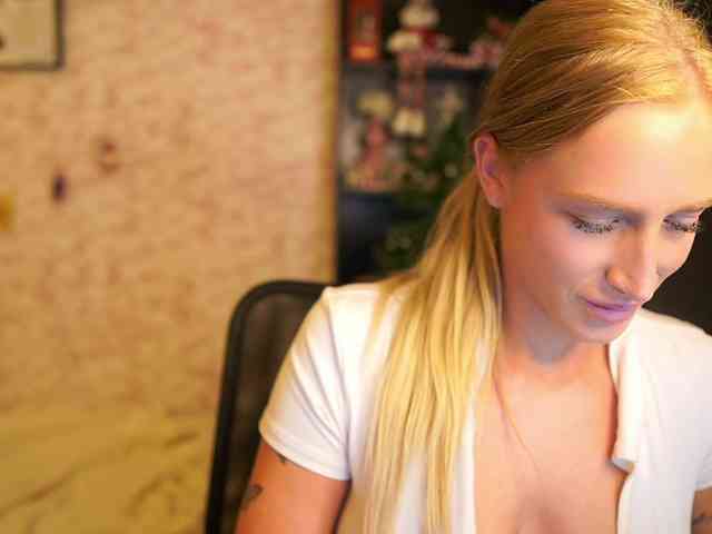 NicoletteShea01 webcam