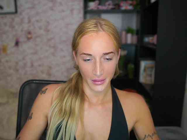NicoletteShea01 webcam