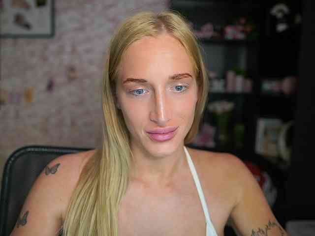 NicoletteShea01 webcam