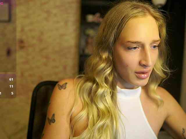 NicoletteShea01 webcam