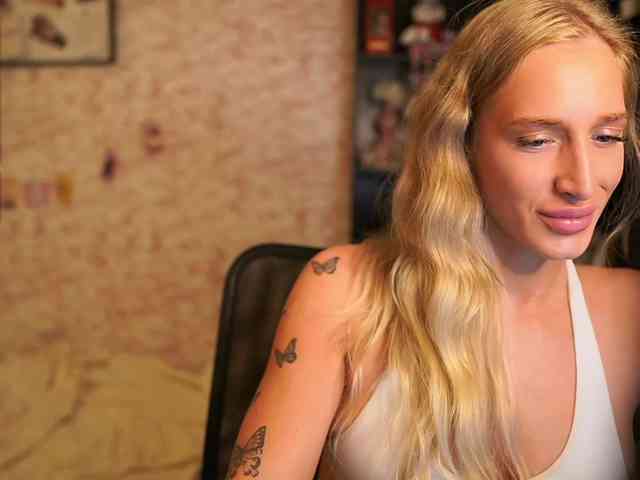 NicoletteShea01 webcam