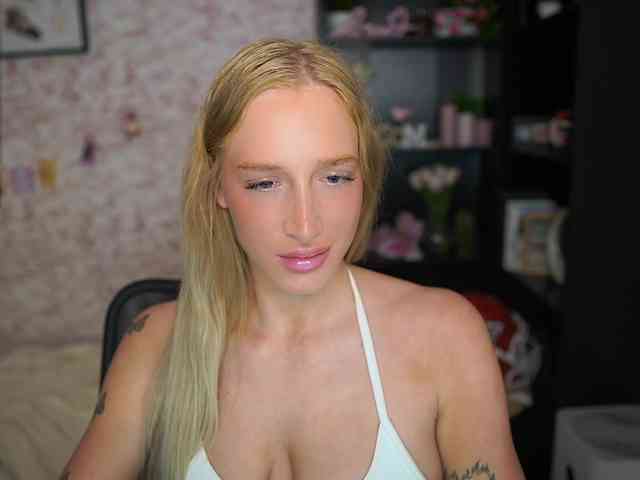 NicoletteShea01 webcam