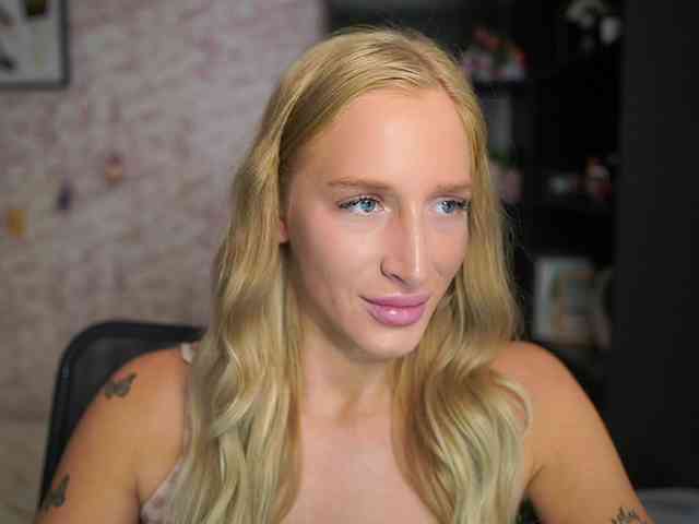 NicoletteShea01 webcam
