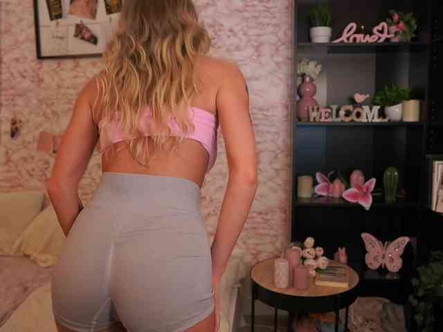 NicoletteShea01 webcam
