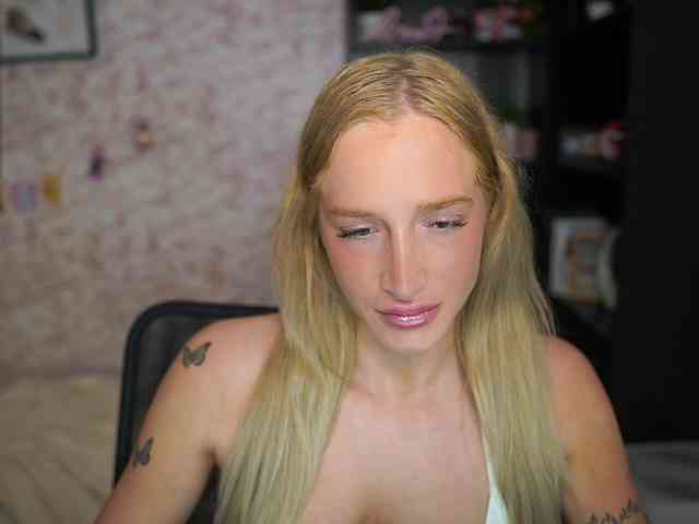 NicoletteShea01 webcam