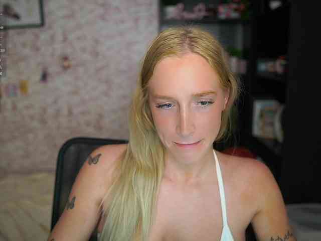 NicoletteShea01 webcam