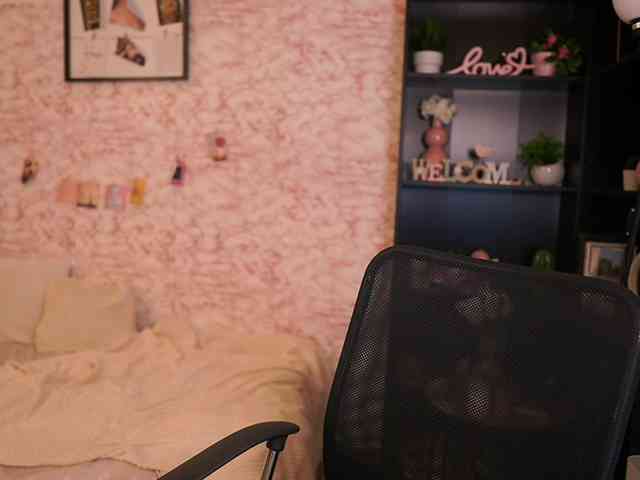 NicoletteShea01 webcam