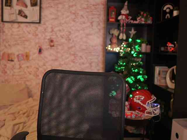 NicoletteShea01 webcam