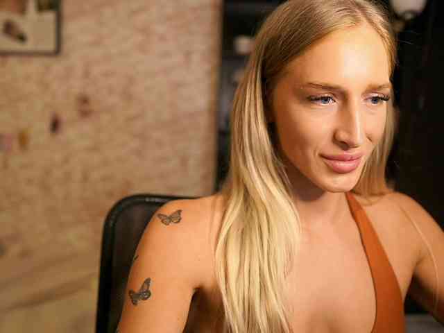 NicoletteShea01 webcam
