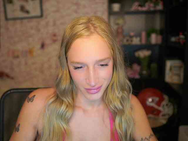 NicoletteShea01 webcam