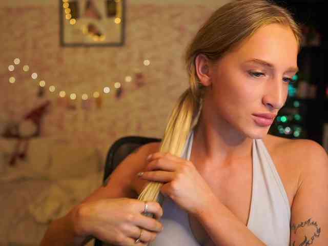 NicoletteShea01 webcam