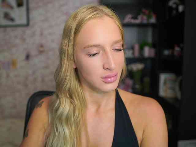 NicoletteShea01 webcam