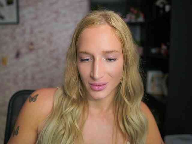 NicoletteShea01 webcam