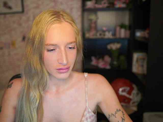 NicoletteShea01 webcam