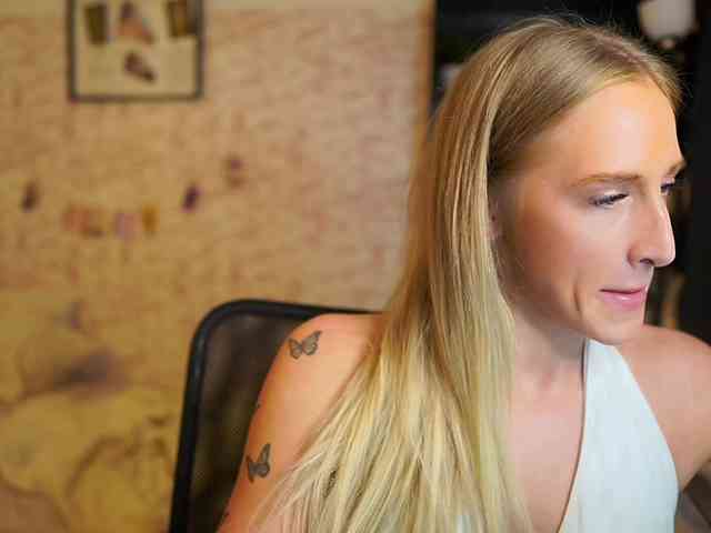 NicoletteShea01 webcam