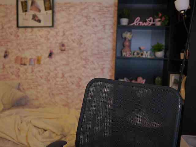 NicoletteShea01 webcam