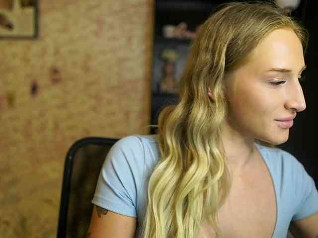 NicoletteShea01 webcam