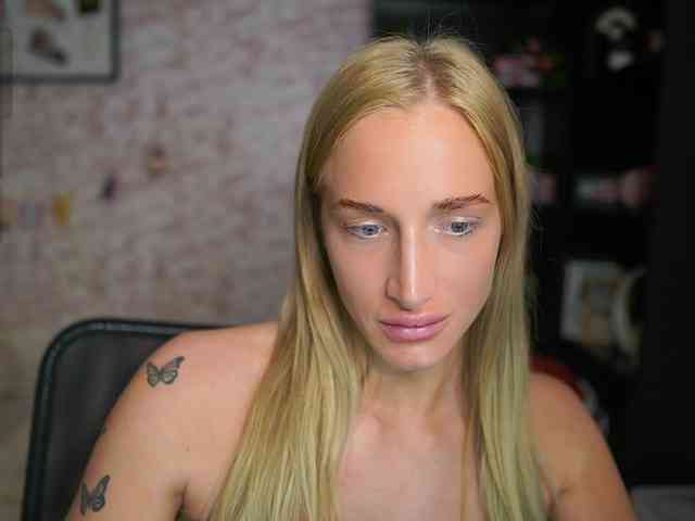 NicoletteShea01 webcam