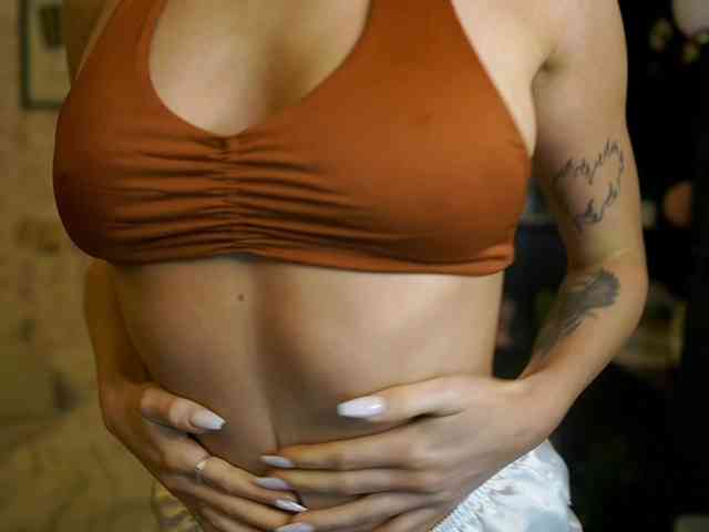 NicoletteShea01 webcam