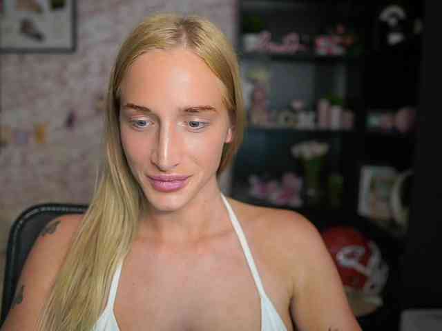 NicoletteShea01 webcam