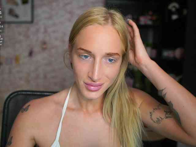 NicoletteShea01 webcam