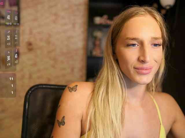 NicoletteShea01 webcam