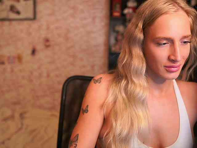 NicoletteShea01 webcam