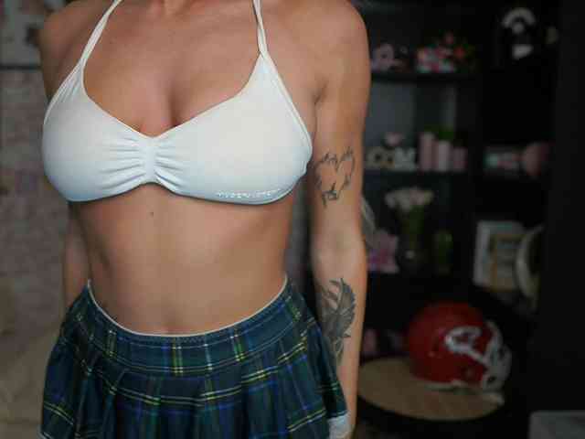 NicoletteShea01 webcam